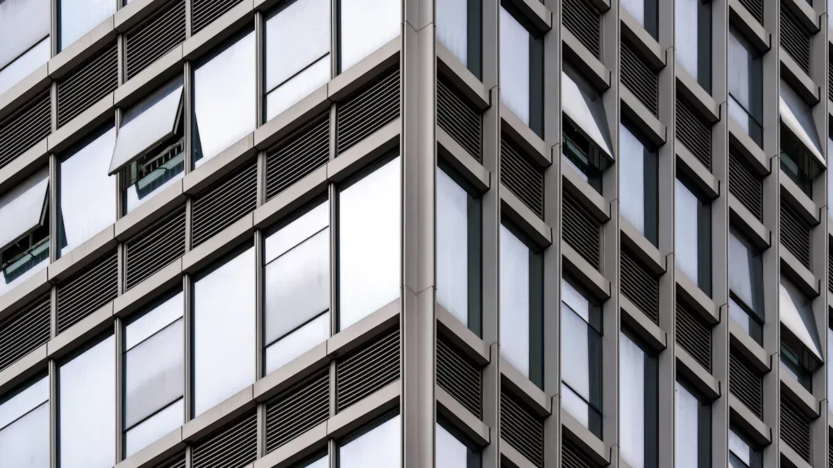 Mathau o Ffenestri Ar Gyfer Adeiladau Swyddfa