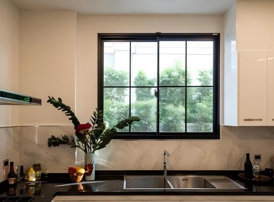 What Makes Sliding Windows Unique? Key Features of High-Quality Sliding Window Systems