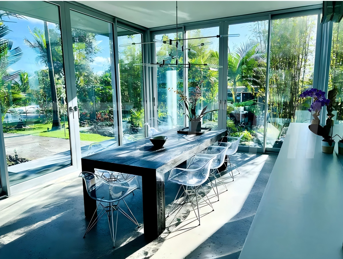 Who Usually Needs Custom Aluminum Windows in Large Quantities?