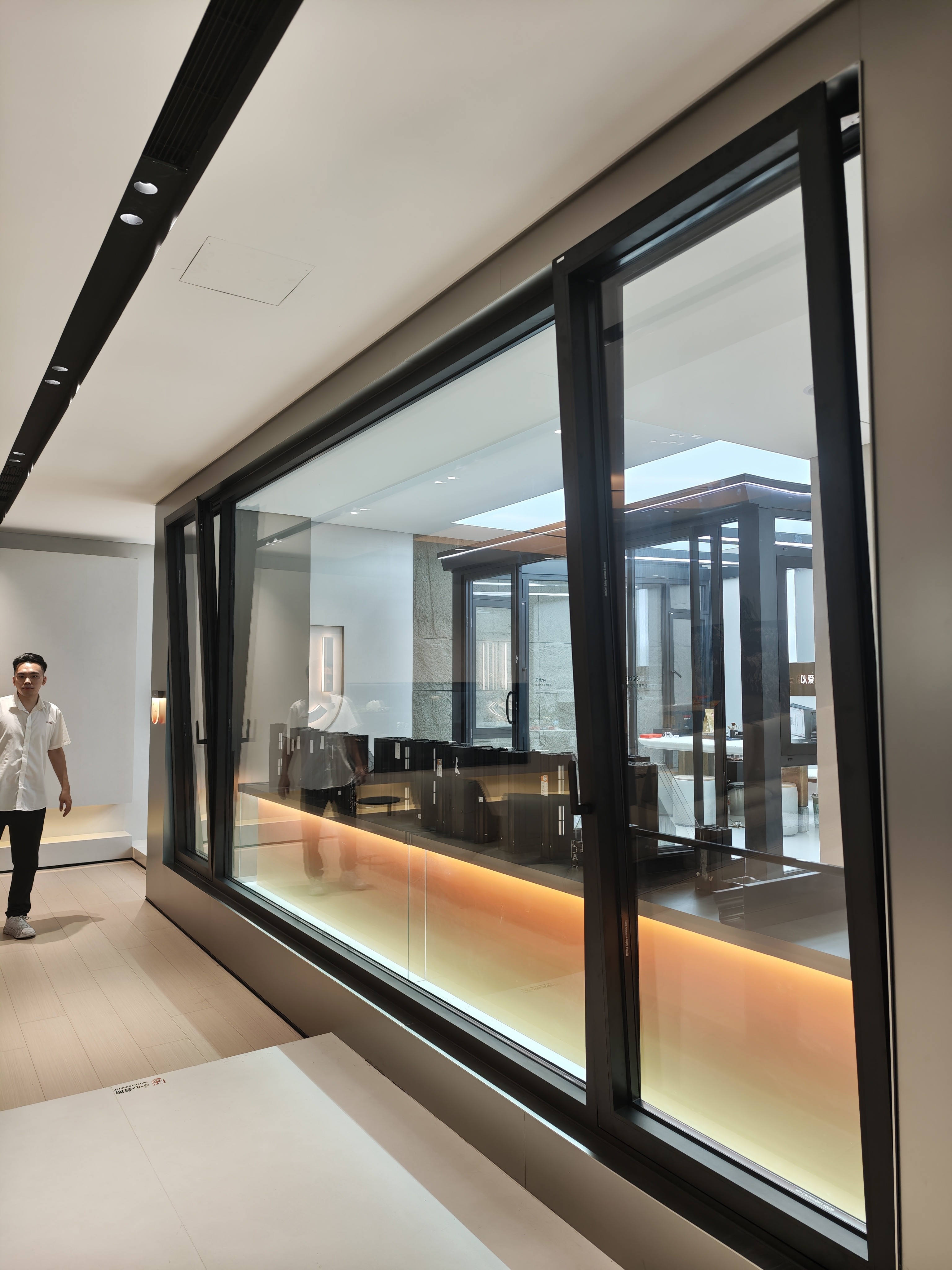 N9 Large Size Tilts & Turn Casement Window