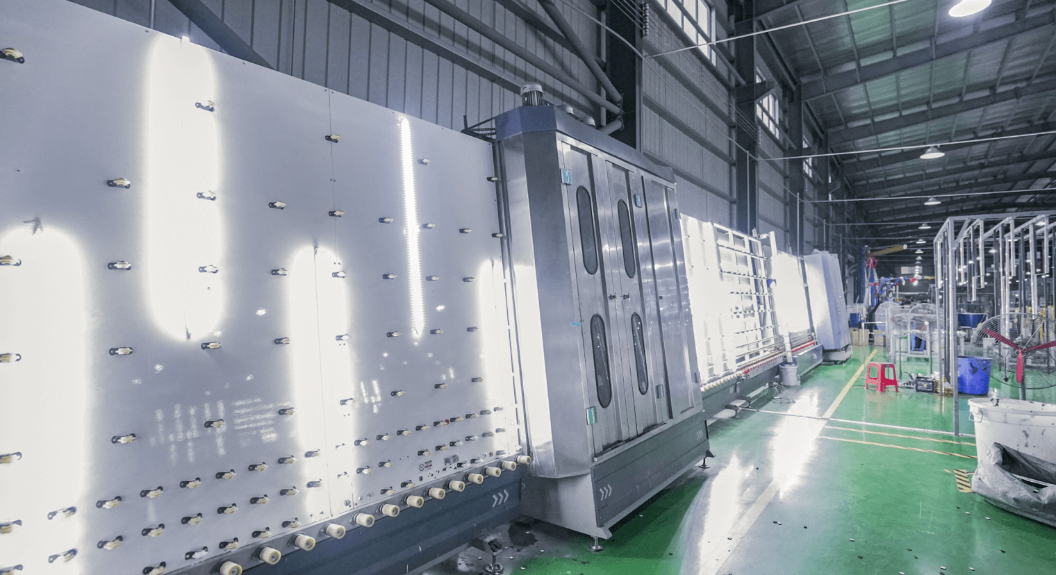 Glass Panel Integration in the Aluminum Door Customization Process