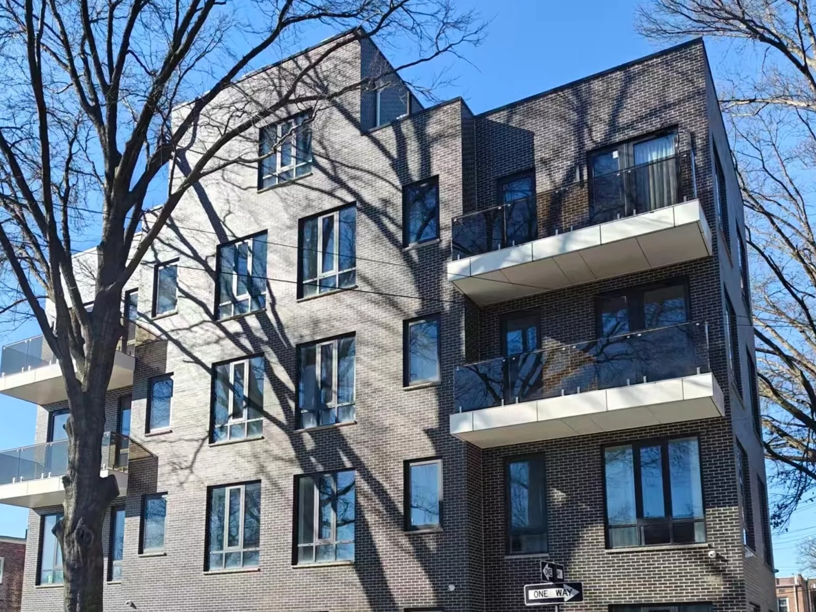 Luxury-Apartment-Building-in-New-York-Energy-Efficient-Window-Door-Solution